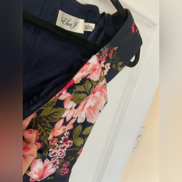 Eliza J
Floral Print Scuba Sheath Dress - Picture 14 of 16